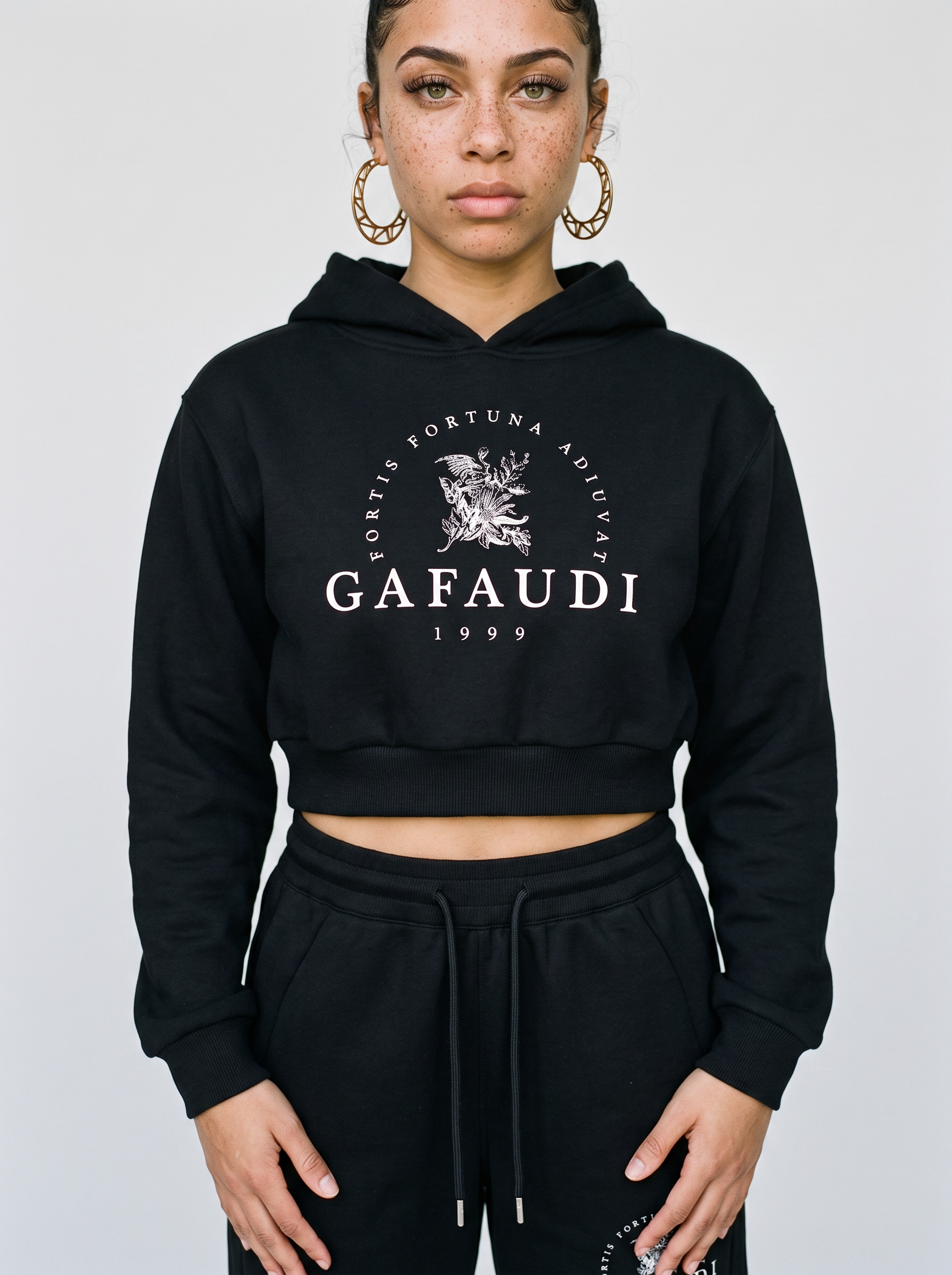 GAFAUDI Essential Cropped Hoodie